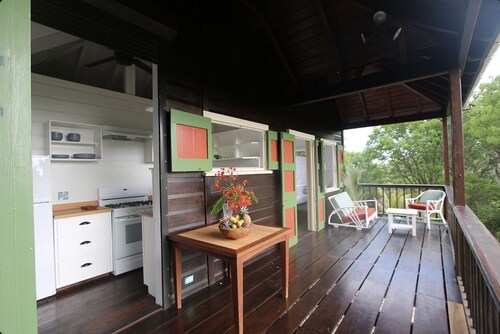 Sugar Mountain Cottage. The center of Antigua’s Rainforest. 7mins from beaches.