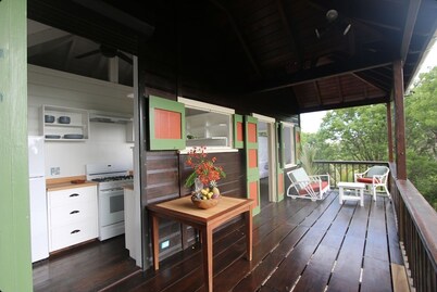 Sugar Mountain Cottage. The center of Antigua’s Rainforest. 7mins from beaches.