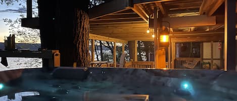 Outdoor spa tub