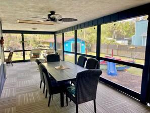 Outdoor dining - Have it all at this beautiful waterfront Homosassa home close to all amenities. (Homosassa)