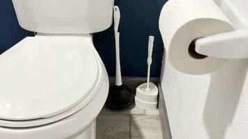 Hårføner, håndklær, såpe og sjampo