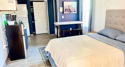 Private and Quiet Studio w/Kitchenette + W/D, Long Stay Ready w/ All Amenities