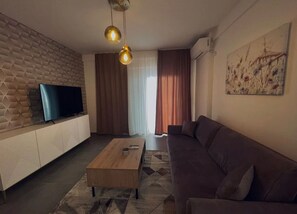 Apartamento exclusivo | Zona de estar | Smart TV de 55 pulgadas con canales premium