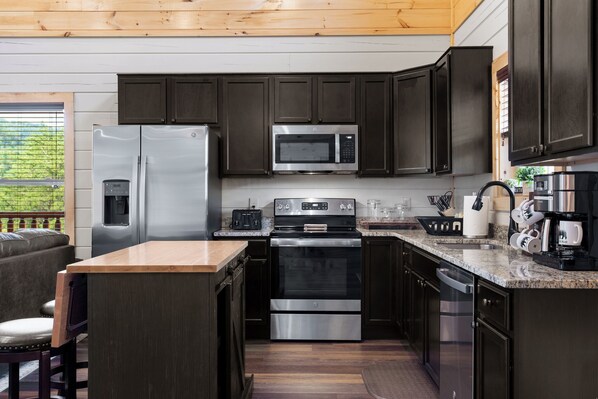 Refrigerador, microondas, horno, placa de cocina