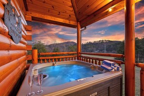 Bañera de hidromasaje al aire libre