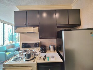 Private kitchen - One Bedroom Apartment with Robson View (Vancouver)