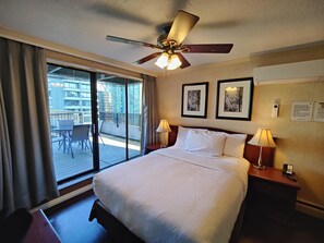 1 bedroom, WiFi - Penthouse Apartment w/ Patio, Harbour & City View (Vancouver)