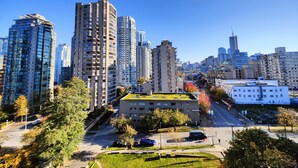 Exterior - Penthouse Apartment w/ Patio, Harbour & City View (Vancouver)