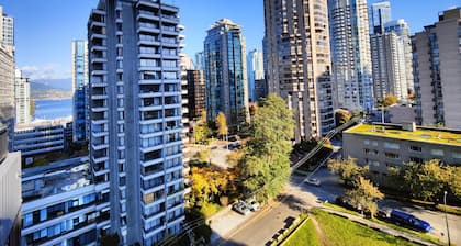 Penthouse Apartment w/ Patio, Harbour & City View