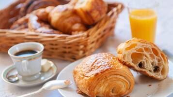 Free daily buffet breakfast