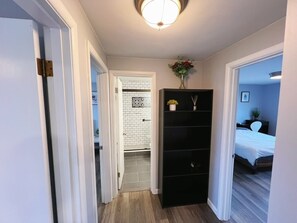 3 Schlafzimmer, Schreibtisch, Bügeleisen/Bügelbrett, kostenloses WLAN