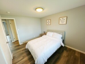 3 bedrooms, desk, iron/ironing board, free WiFi - Ranch Oasis in Buffalo Niagara Area: Ideal Family Getaway (Tonawanda)