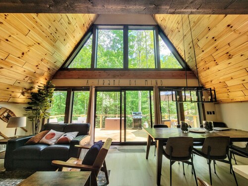 Gorgeous New A-Frame w/ Sauna & Gameroom - Minutes to Pools, Golf and Skiing
