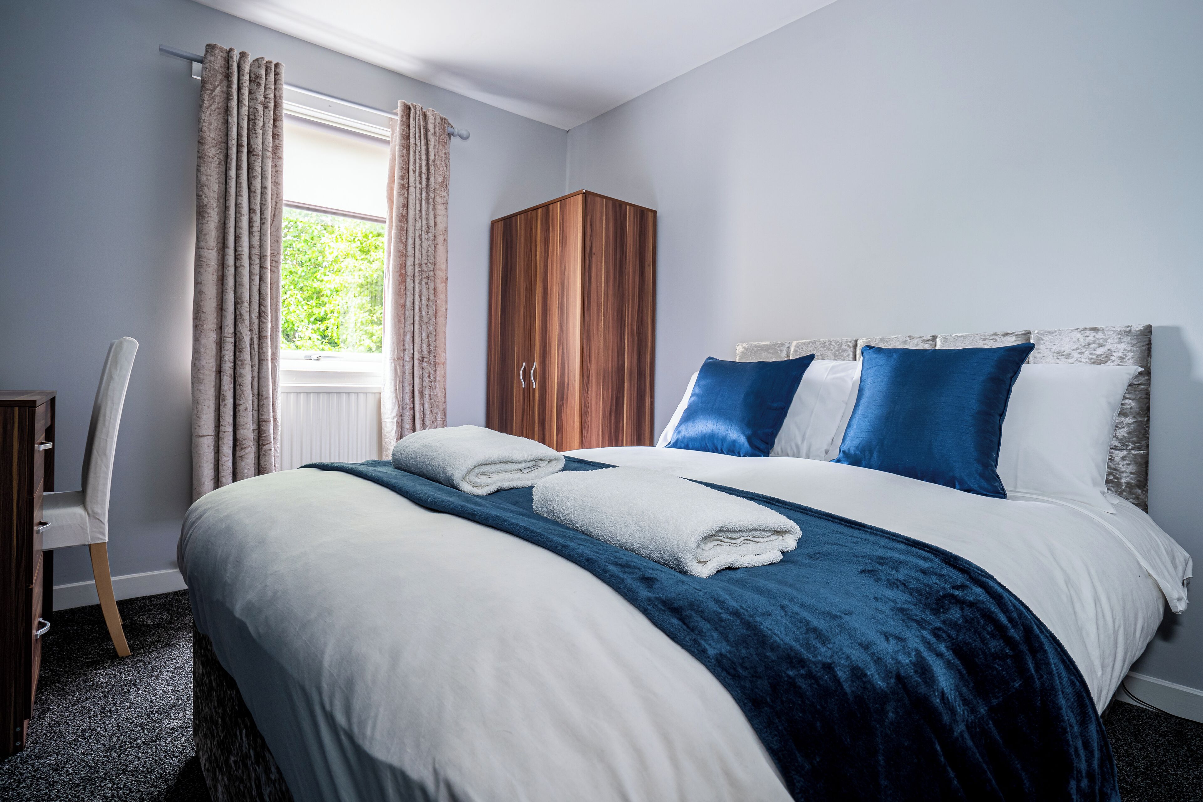 3 bedrooms, iron/ironing board, WiFi, bed sheets