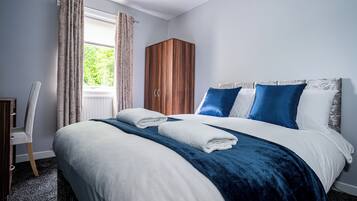 3 bedrooms, iron/ironing board, WiFi, bed sheets