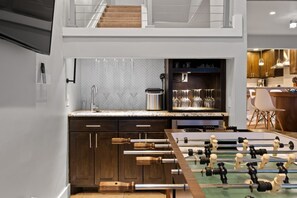 Game room - Uptown Dallas Luxury Oasis with Cool Refreshing Spa  (Dallas)