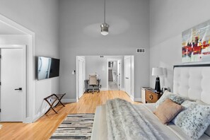 4 bedrooms, desk, iron/ironing board, travel crib - Uptown Dallas Luxury Oasis with Cool Refreshing Spa  (Dallas)