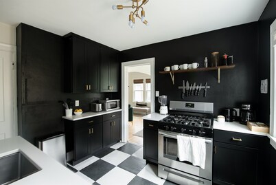 Cool, Quiet, and Comfortable Cottage Near Mac