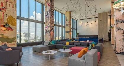 Stay Where the City Meets the Sea - 2BR Condo with a View