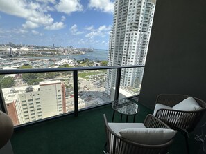 Property grounds - Stay Where the City Meets the Sea - 2BR Condo with a View (Miami)