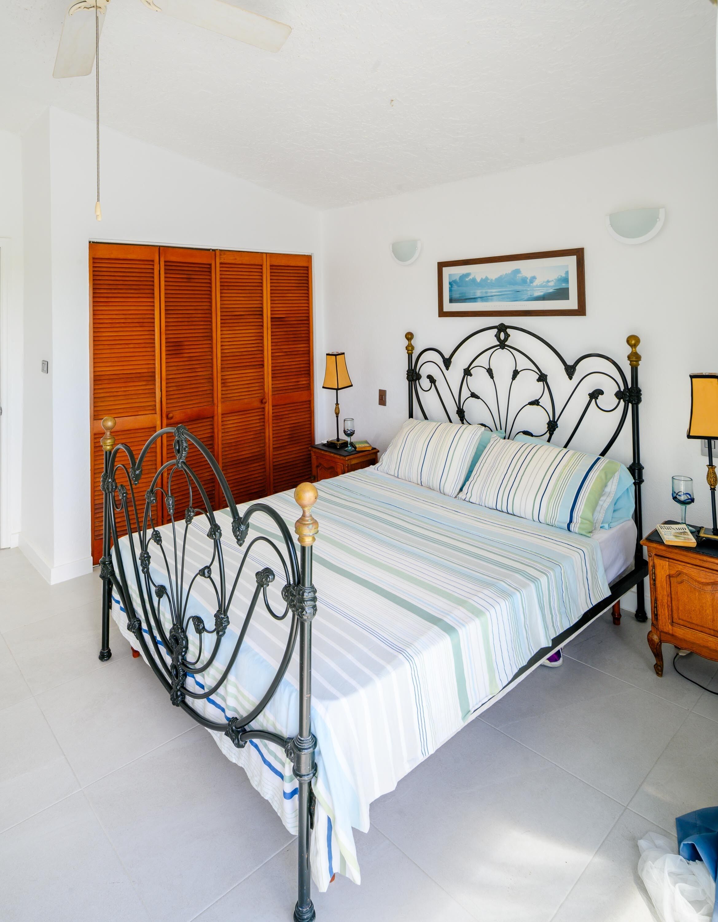 Deluxe Villa, 2 Bedrooms, Ensuite, Harbour View | 2 bedrooms, desk, blackout curtains, iron/ironing board