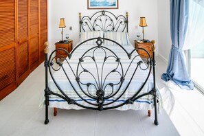 华丽别墅, 2 间卧室, 独立浴室, 海港景观 | 2 多间卧室、办公桌、遮光窗帘、熨斗/熨衣板