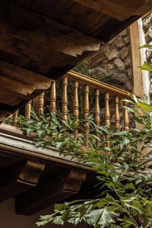 تفاصيل الفندق من الخارج