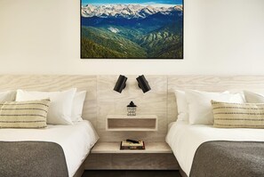 Tomannsrom (Double Queen Room with Twin Bunk) | Wi-fi (inkludert) og sengetøy