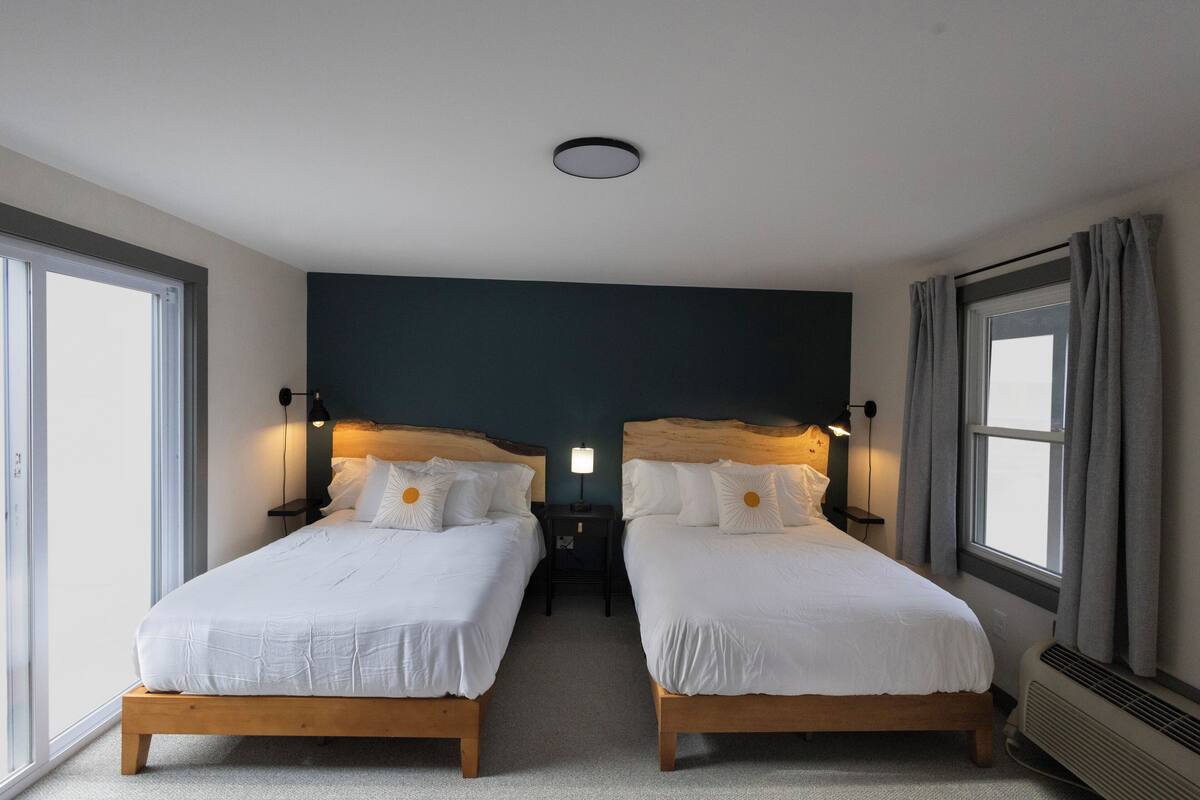 Ropa de cama de alta calidad y camas con pillow-top