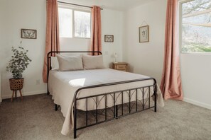 4 bedrooms, WiFi, bed sheets