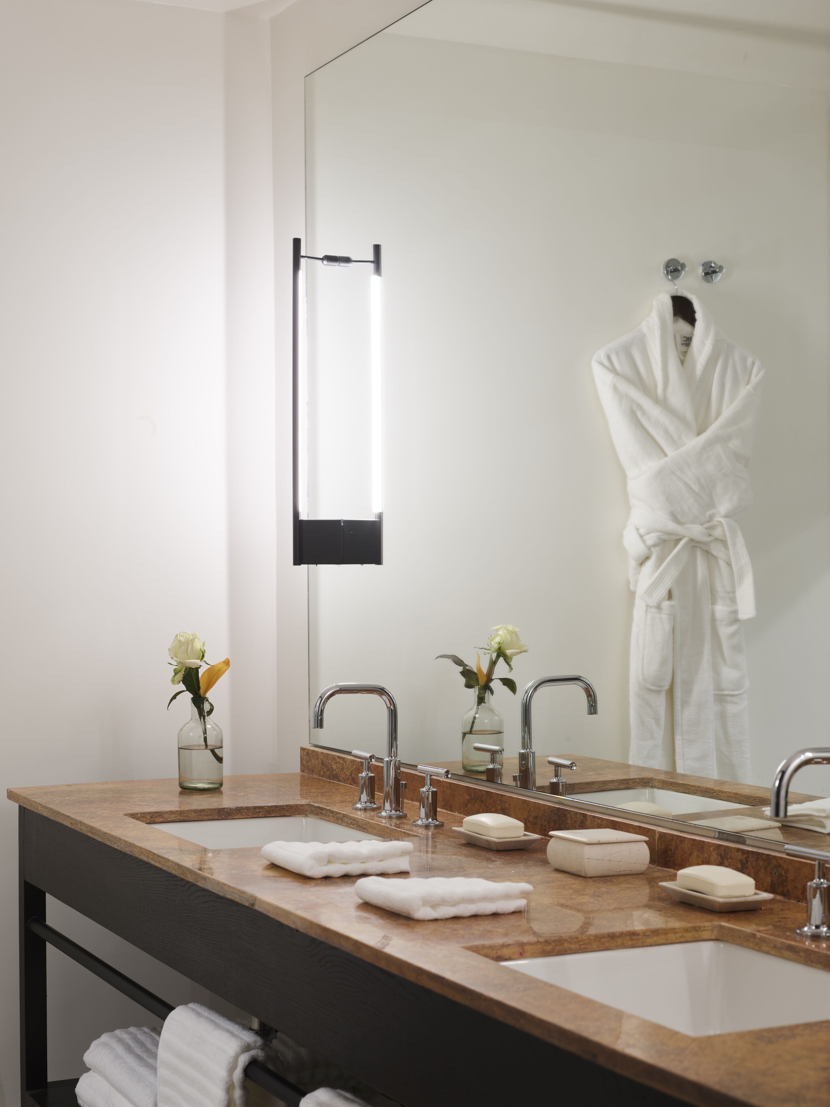 Deluxe Double Room, Balcony, Courtyard View | Bathroom