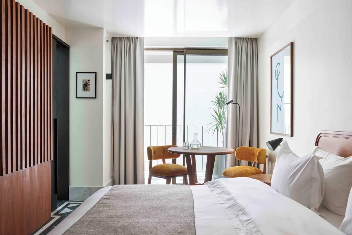 Superior Room | Premium bedding, minibar, in-room safe, laptop workspace