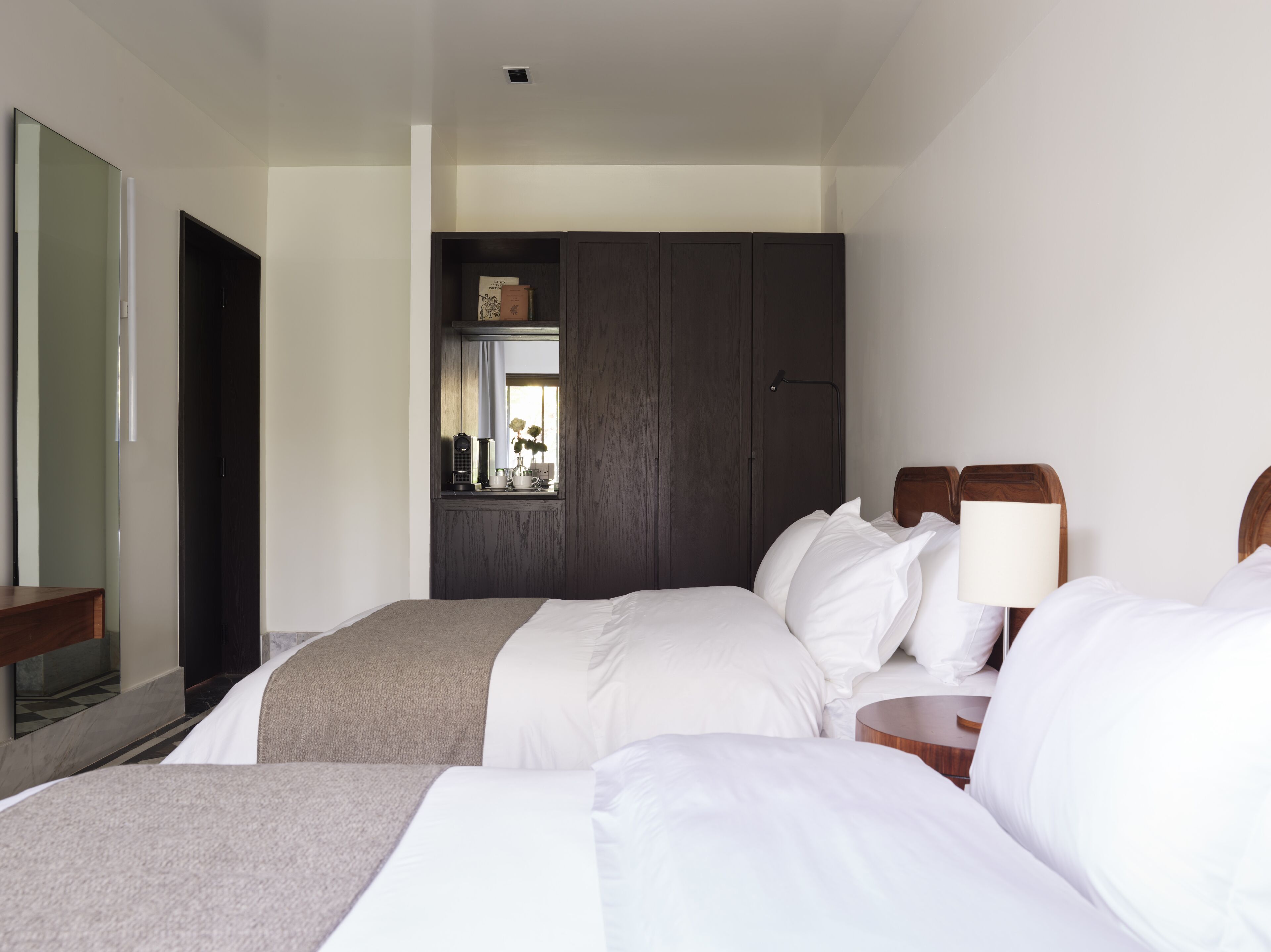 Standard Balcony Double Queen | Premium bedding, minibar, in-room safe, laptop workspace