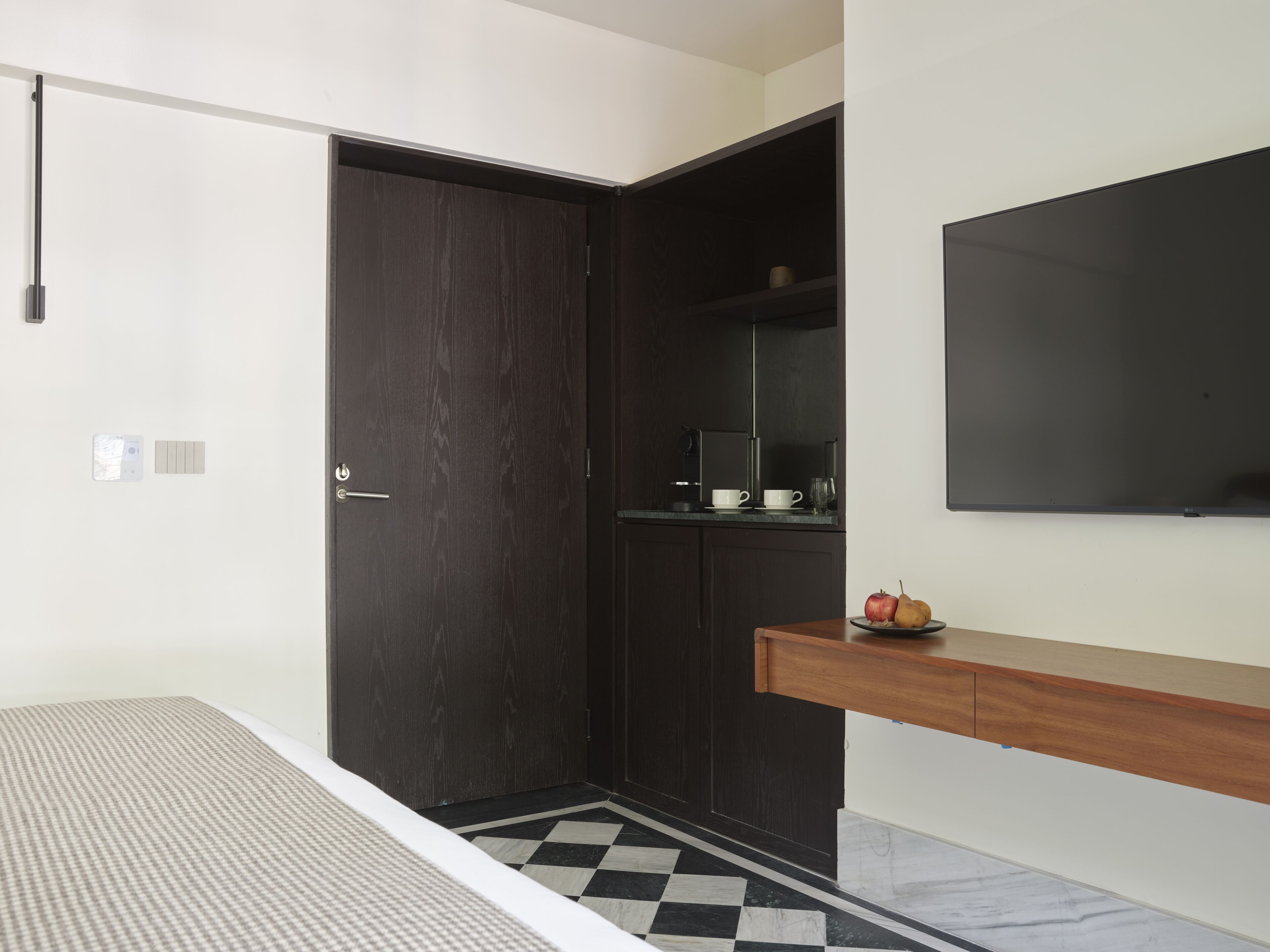 Standard Room | Premium bedding, minibar, in-room safe, laptop workspace