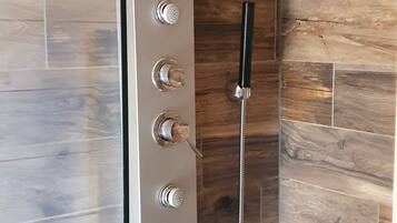 Een douche, een haardroger