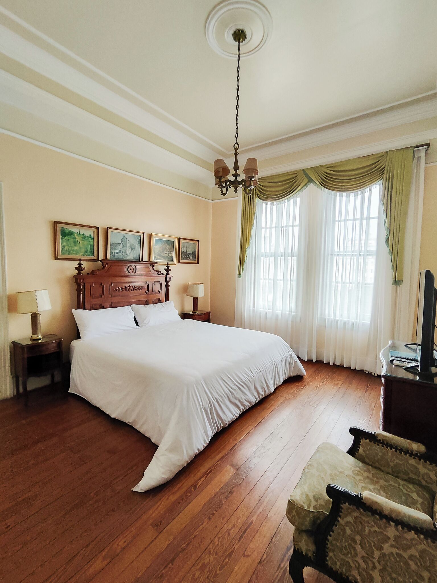 Individually decorated, individually furnished, free WiFi