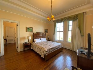 Deluxe Suite, 1 King Bed | Individually decorated, individually furnished, free WiFi, bed sheets