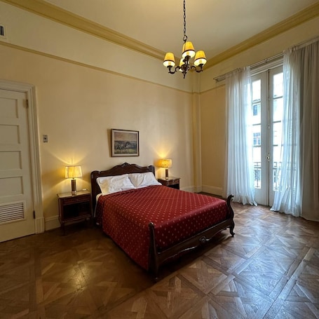 1 habitación, decoración personalizada y muebles diferentes