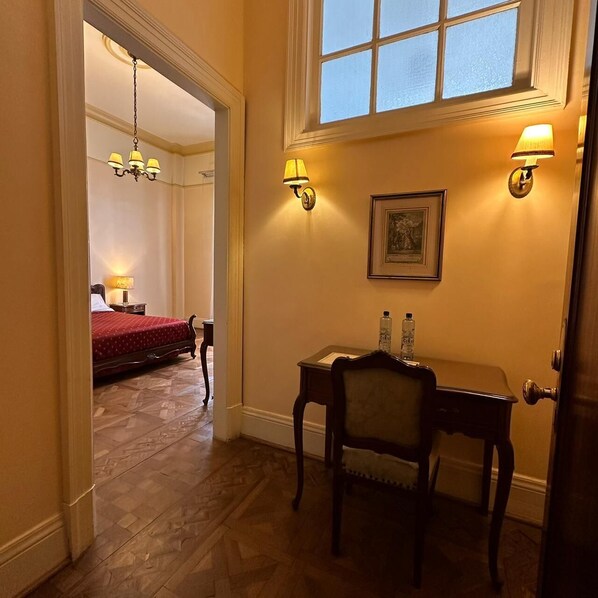 Rom – classic | Individuelt dekorert, individuelt innredet og wi-fi (inkludert)