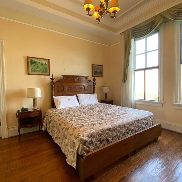 Suite – deluxe, 1 kingsize-seng | Individuelt dekorert, individuelt innredet og wi-fi (inkludert)