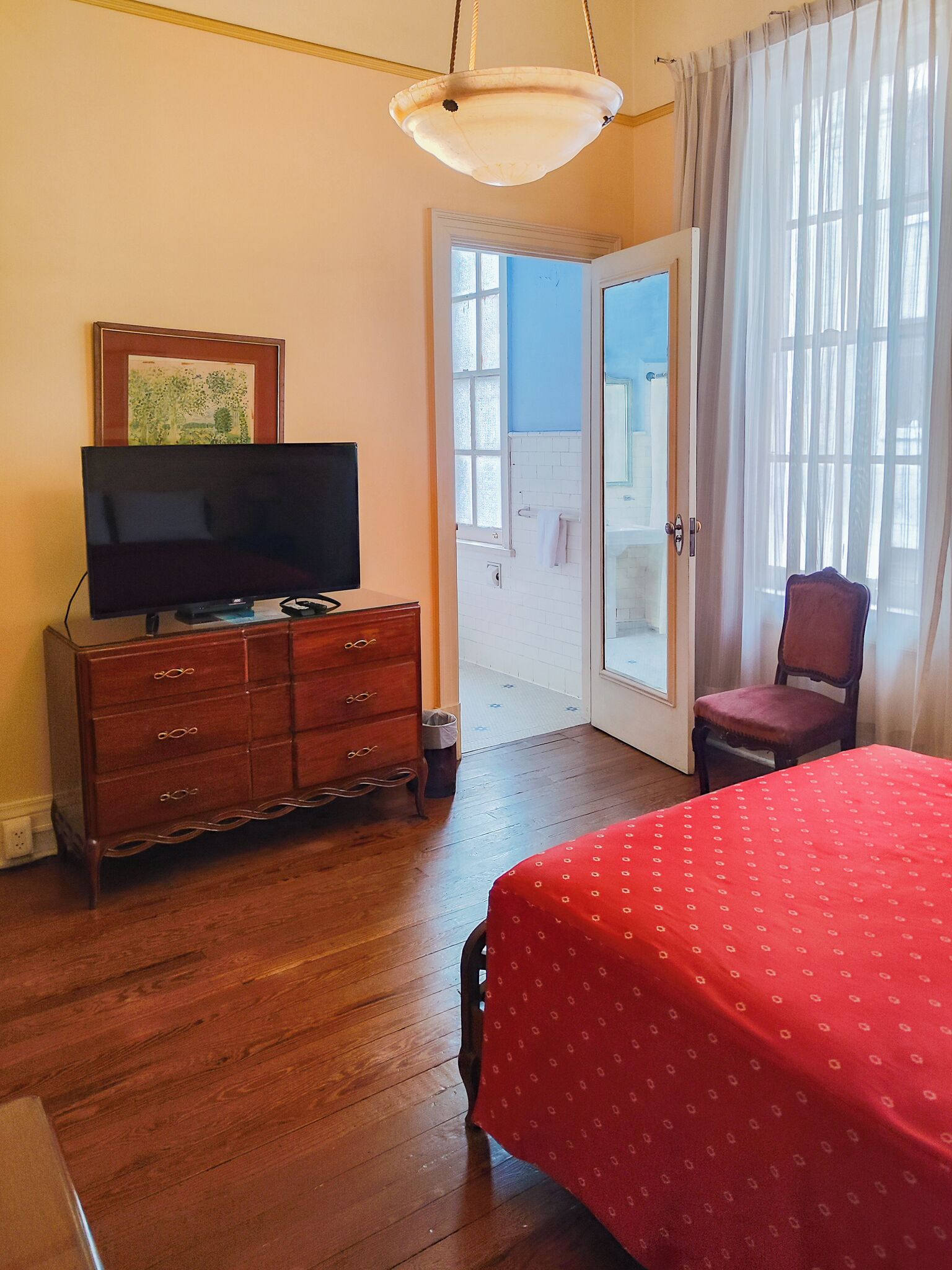 Individually decorated, individually furnished, free WiFi