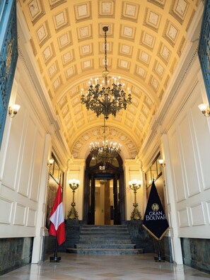 Interior entrance - GRAN HOTEL BOLIVAR (Lima)