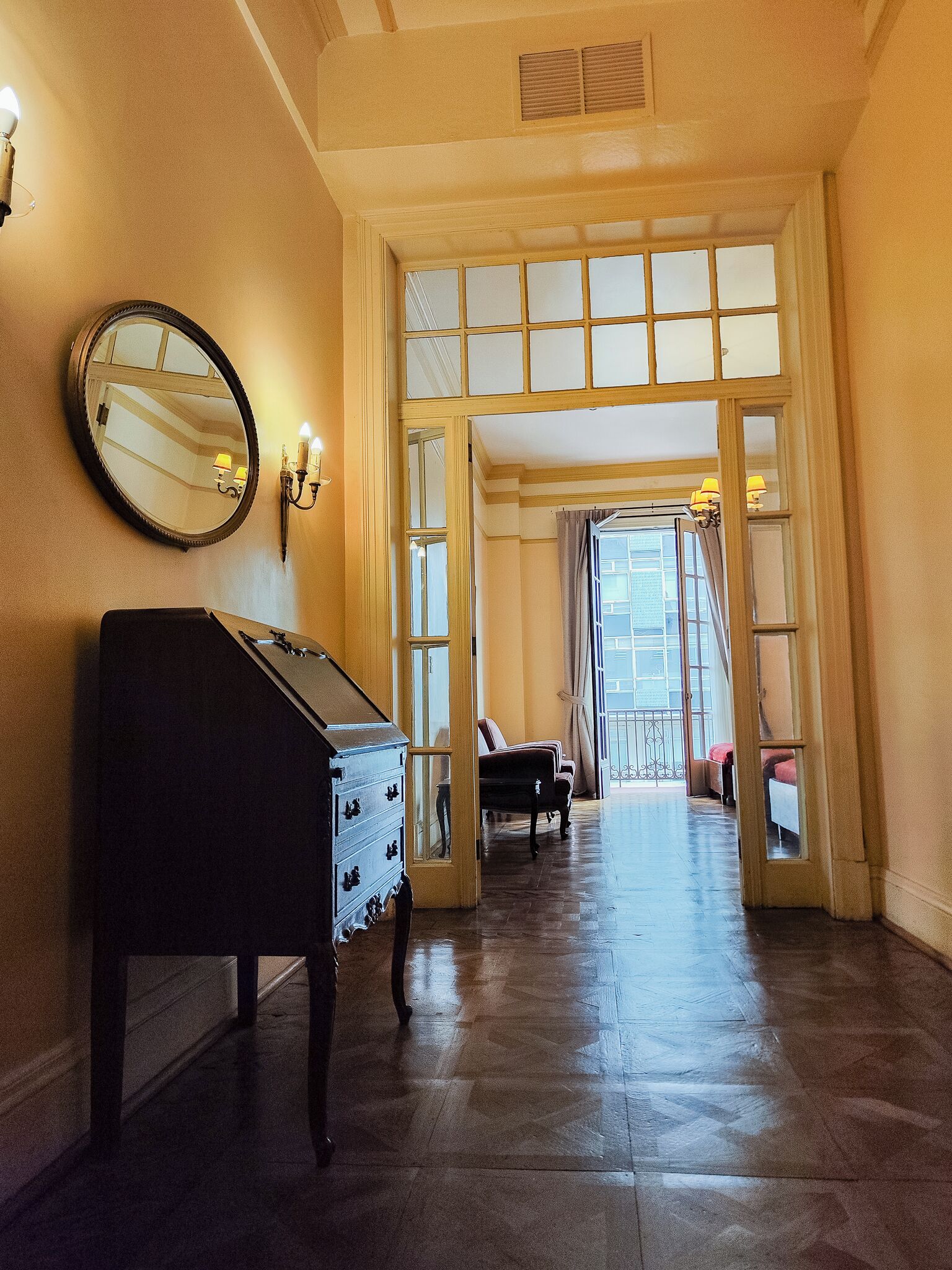 Decoración personalizada, muebles diferentes y wifi gratis 