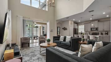 Smart TV, videogames, DVD player, pebolim