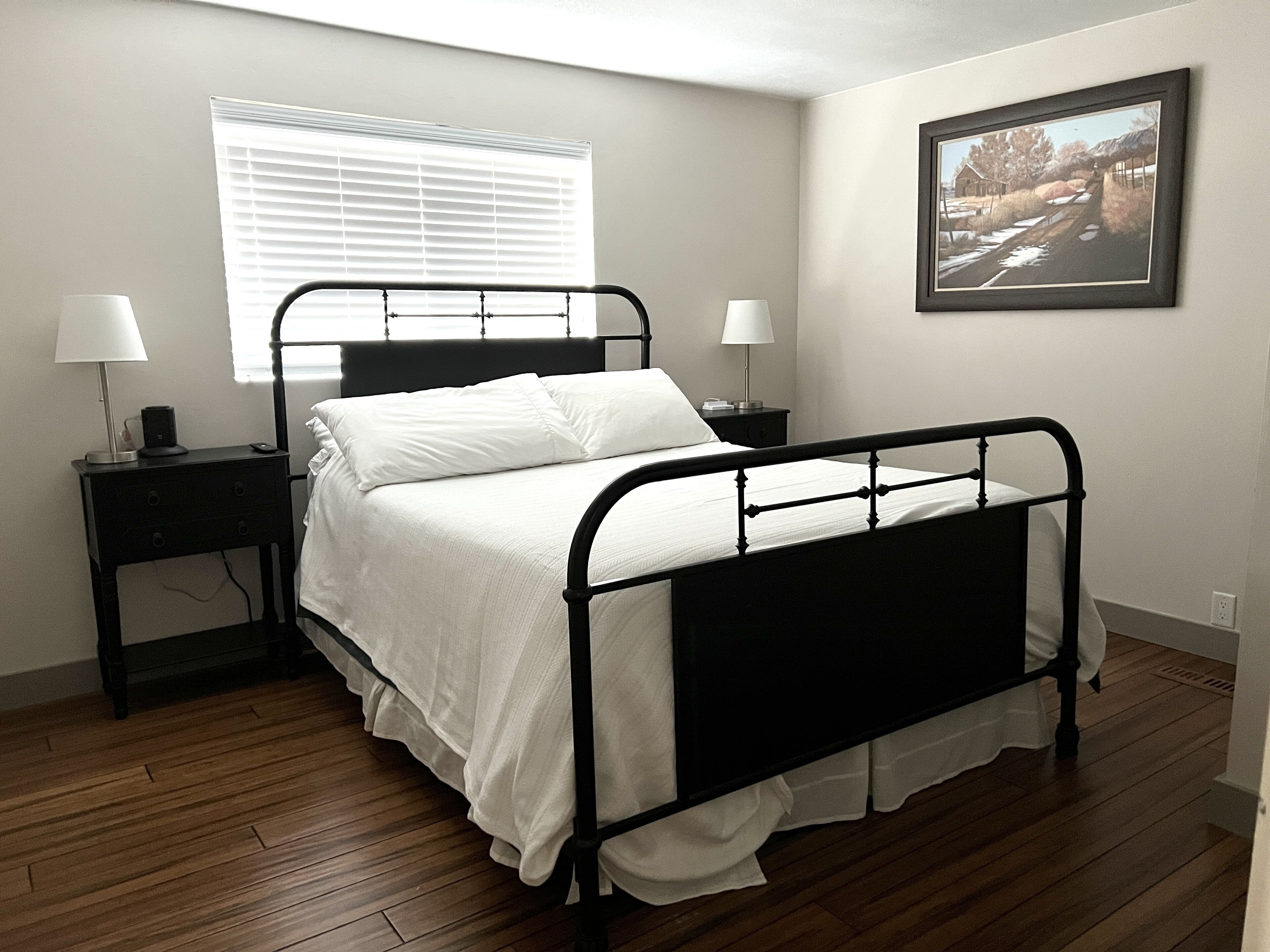 3 slaapkamers, een strijkplank/strijkijzer, gratis wifi, beddengoed