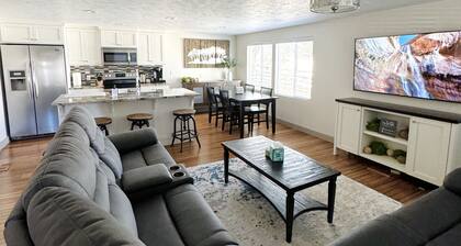 Hole in the Rock Inn - Newly remodeled for post adventure relaxation!