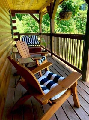 Property grounds - Perfect stylish VT cabin with fast & reliable wifi (Woodford)