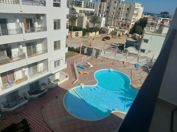 Pool - Cozy 1-bedroom apartment with fitness room, WiFi in amazing Hurghada, Egypt (Hurghada, Egypt)