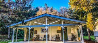 Quiet Cottage w/ Nature Views BBQ & Sauna