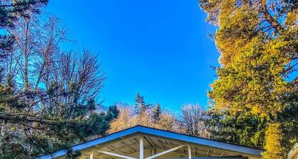 Quiet Cottage w/ Nature Views BBQ & Sauna